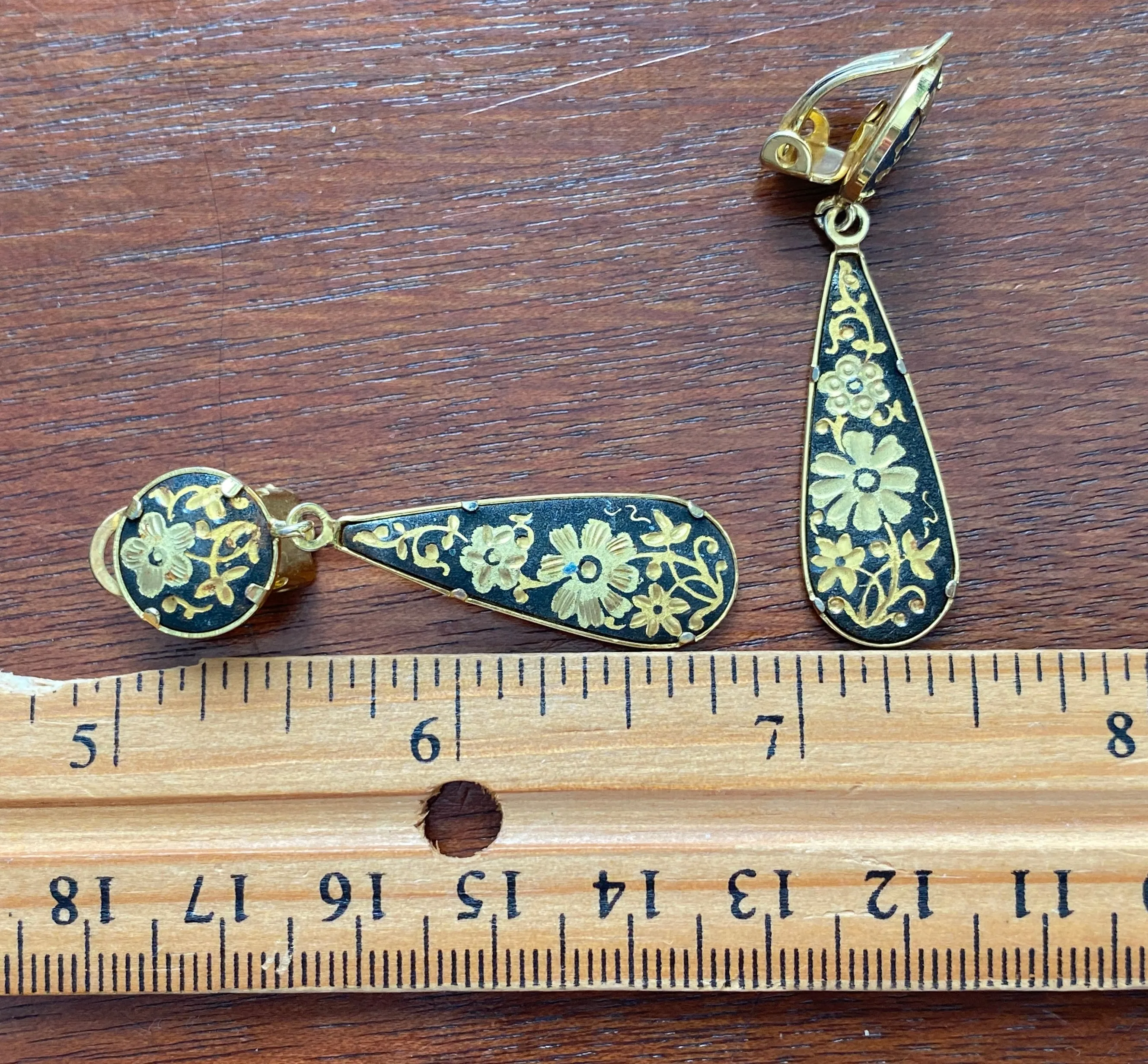 Vintage Gold Tone Metal Black Damascene Tear Drop Clip on Earrings